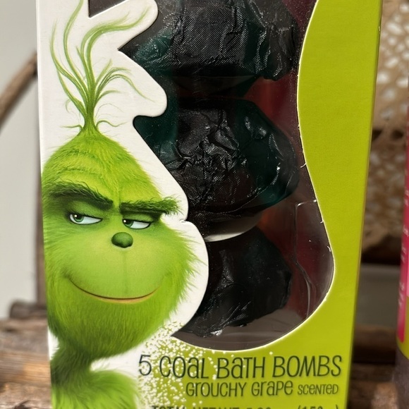 NEW GROUCHY GRINCH GRAPE COAL BATH BOMBS & SWEET CINDY LOU WHO FRUITY BODY SCRUB - Picture 3 of 15